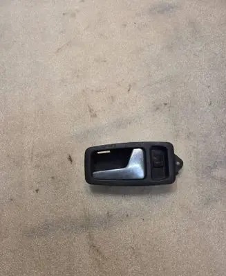 Audi A8 S8 D2 4D Front door interior handle 4D0837020