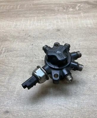 Ford Mondeo MK IV Fuel distributor 4M5Q9D280DB 0717842158