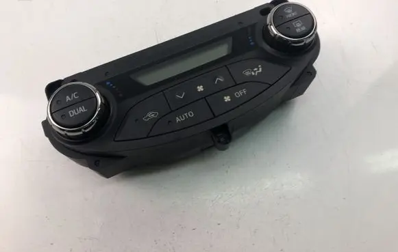 Toyota Yaris Climate control unit 559000D340