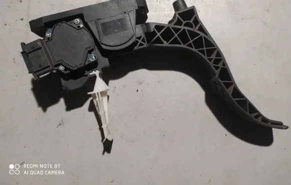 Volkswagen Golf IV Accelerator throttle pedal 1J1721503K