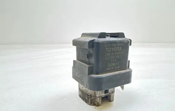 Toyota Corolla Verso AR10 Glow plug pre-heat relay 2861067010 1567000671