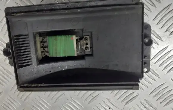 Skoda Octavia Mk1 (1U) Heater blower fan relay 