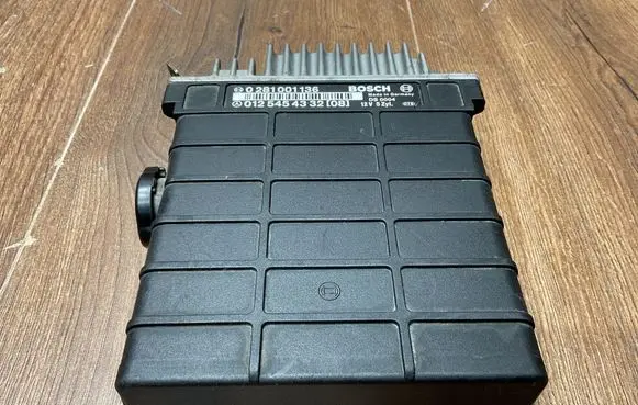 Mercedes-Benz E W124 Engine control unit/module ECU 0125454332 0281001136