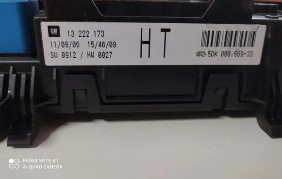 Opel Astra H Fuse module 13115937 329510614
