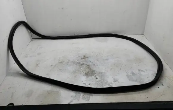 Opel Mokka B Trunk rubber seal (body) 