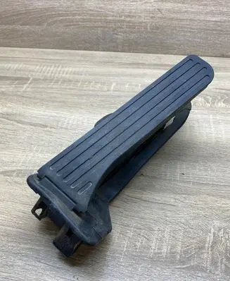 Volkswagen Sharan Accelerator throttle pedal 65102100