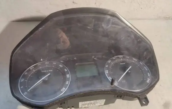 Skoda Octavia Mk2 (1Z) Speedometer (instrument cluster) 1Z0920810D V3562426 SKZ7Z0E3118257