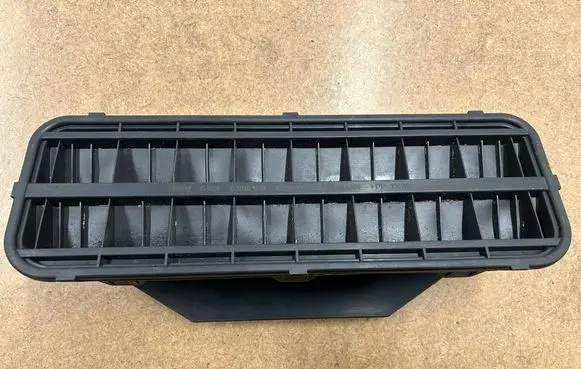 BMW 7 E65 E66 Quarter panel pressure vent 64228386133 8386133