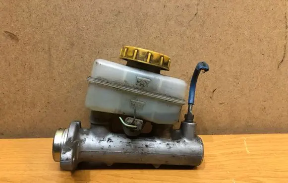Subaru Forester SF Master brake cylinder