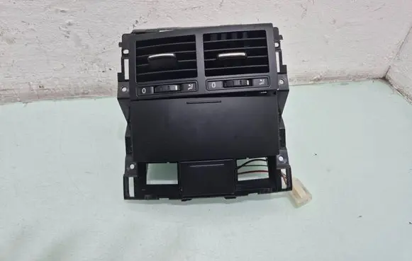 Volkswagen Touareg I Rear air vent grill 7L6819203D