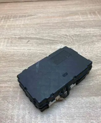 Toyota Avensis T220 Fuse box set 8264105011 05810530