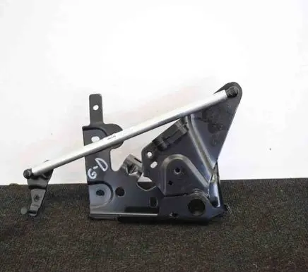 Tailgate/trunk/boot hinge