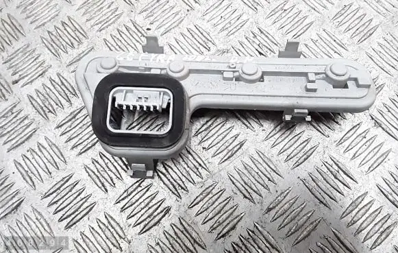 Tail light bulb cover holder