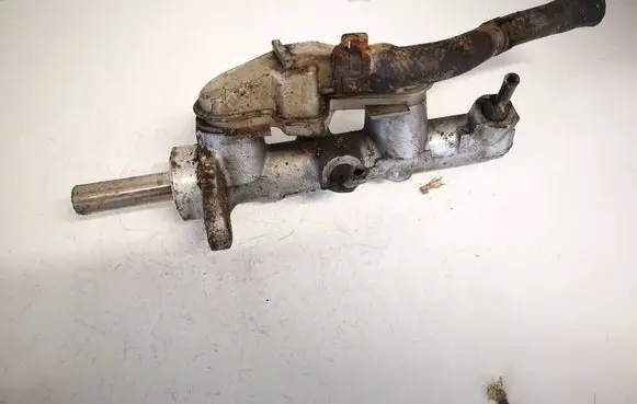 Master brake cylinder