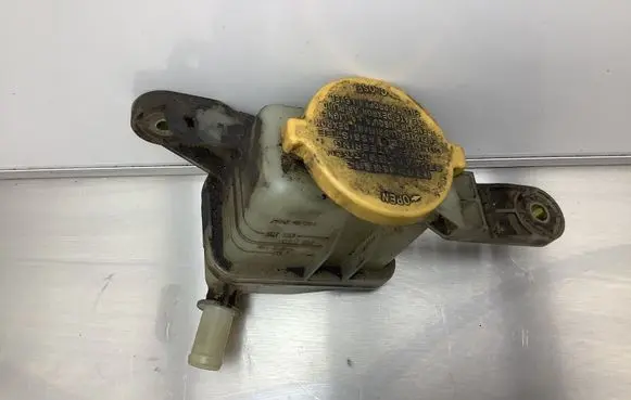 Subaru Legacy Brake fluid reservoir PA6GF30