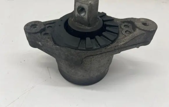 Engine mount bracket