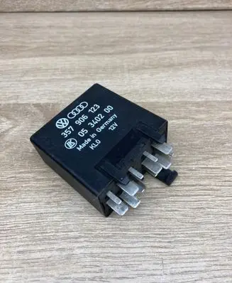 Volkswagen Golf III Other relay 357906123 05340200