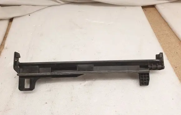 Mercedes-Benz E W212 Radiator mount bracket 0477902904