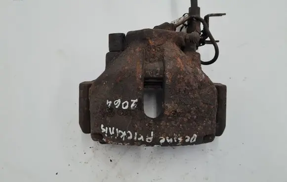 Volkswagen PASSAT B5.5 Front brake caliper 8E0615124A