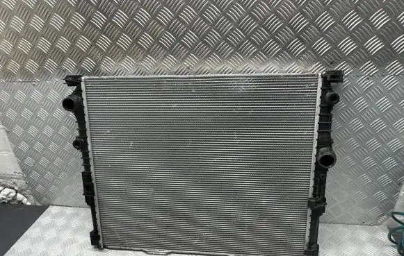 BMW 5 G30 G31 Coolant radiator 8619616 228281