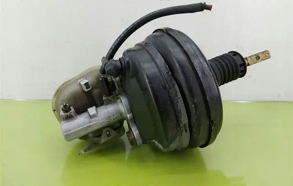 Audi A8 S8 D2 4D Brake booster 4D0612105A