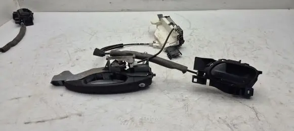 Peugeot Partner Front door lock 828406