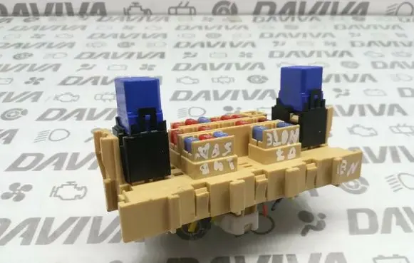 Nissan Primera Fuse module