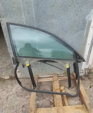 Audi A6 S6 C6 4F Front door window/glass frame 4F0837630