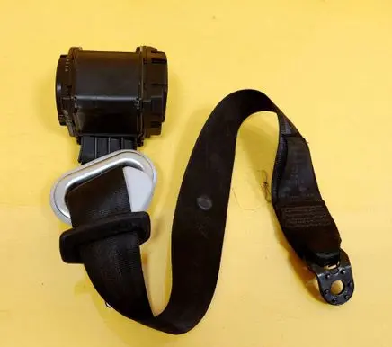 Volkswagen Golf IV Rear seatbelt 0427062