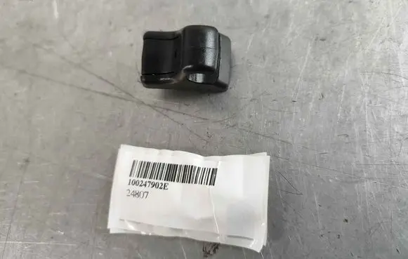 Tesla Model S Sun visor clip/hook/bracket 100247902E