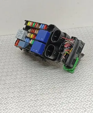 Renault Megane III Fuse module 18013301E 9140624