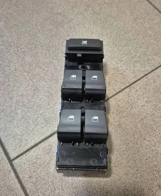 Hyundai i30 Electric window control switch 83571G3000