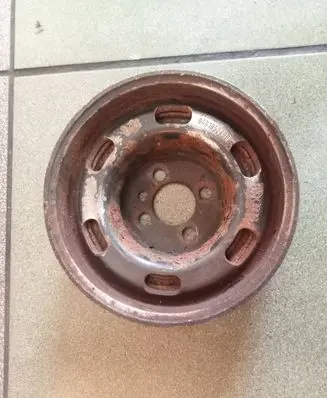 Volkswagen PASSAT B5.5 Crankshaft pulley 06B105243D