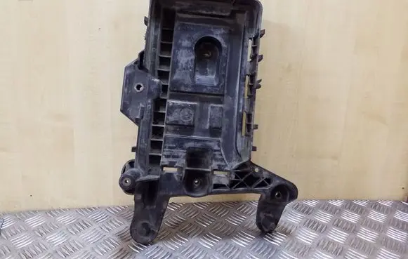 Volkswagen Golf V Battery tray 1K0915333C