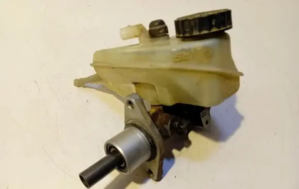 Volkswagen Caddy Master brake cylinder 03350882762