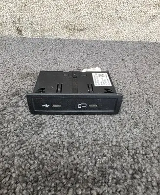 Mercedes-Benz GLC X253 C253 USB socket connector A1678201302 0007682 SW1806
