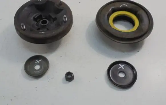 BMW X5 E53 Front coil spring rubber mount 1096311