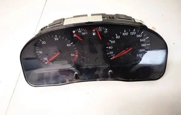 Volkswagen PASSAT B5 Speedometer (instrument cluster) 3b1919860c
