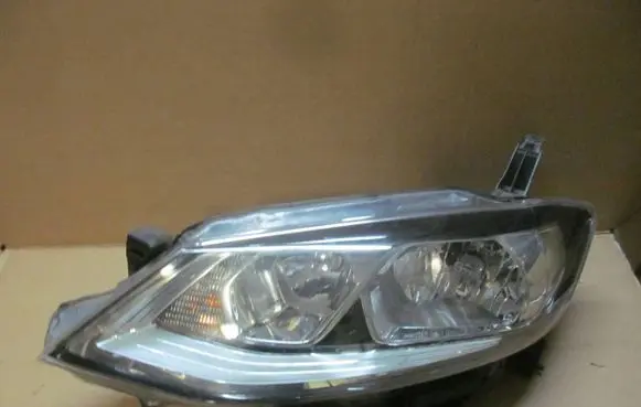 Nissan Pulsar Headlight/headlamp 260603ZL0A 10018068