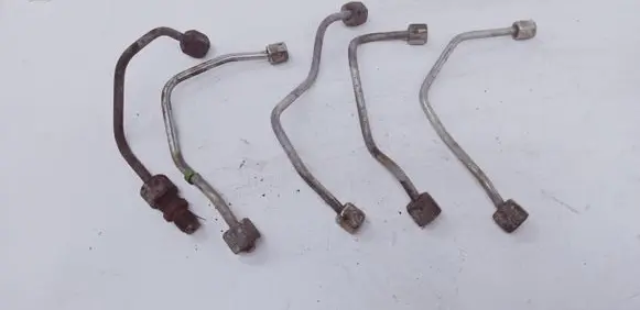Fuel injector supply line/pipe