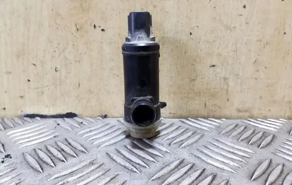 Subaru Outback Windscreen/windshield washer pump 909244