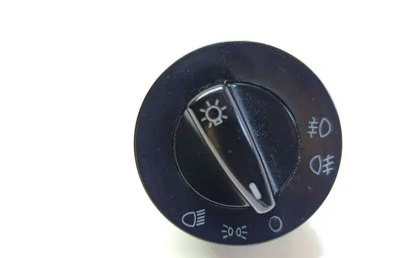 Volkswagen Golf IV Light switch 1008900011