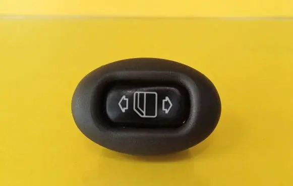 Mercedes-Benz E W210 Electric window control switch 2108208210