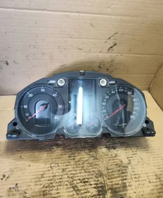 Volkswagen PASSAT B6 Speedometer (instrument cluster) 3C0920860K X0006000