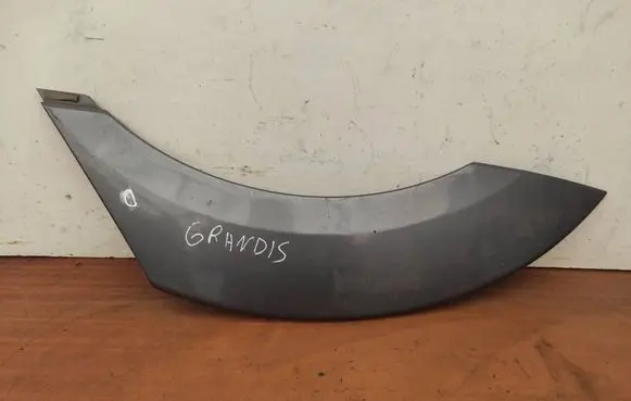 Fender trim (molding)
