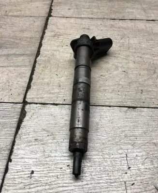 Mercedes-Benz E W213 Fuel injector A6540700187 02318211 71A601152