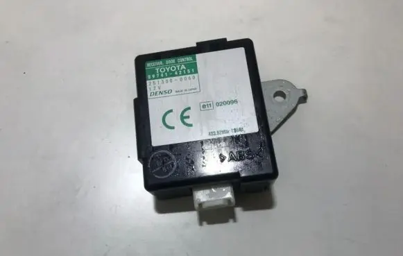 Toyota RAV 4 (XA20) Door control unit/module 8974142151 89741-42151