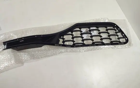 Maserati Quattroporte Front bumper lower grill 673006996