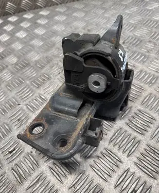 Toyota Avensis T270 Engine mount bracket 