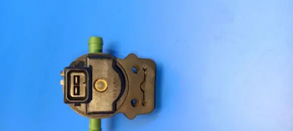 Mercedes-Benz SLK R170 Vacuum valve 0004703293